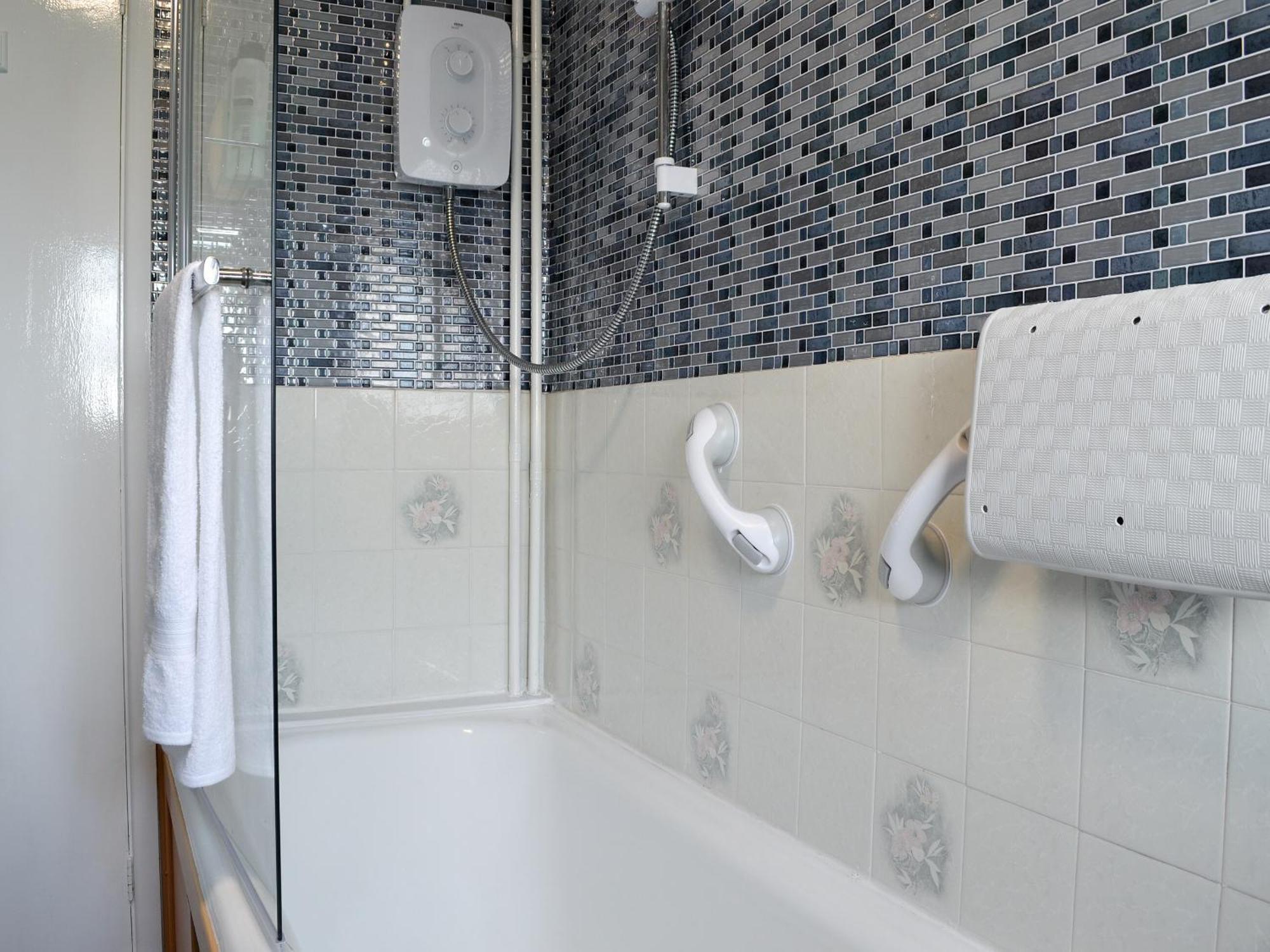 Merryview Bungalow Orcop Ngoại thất bức ảnh